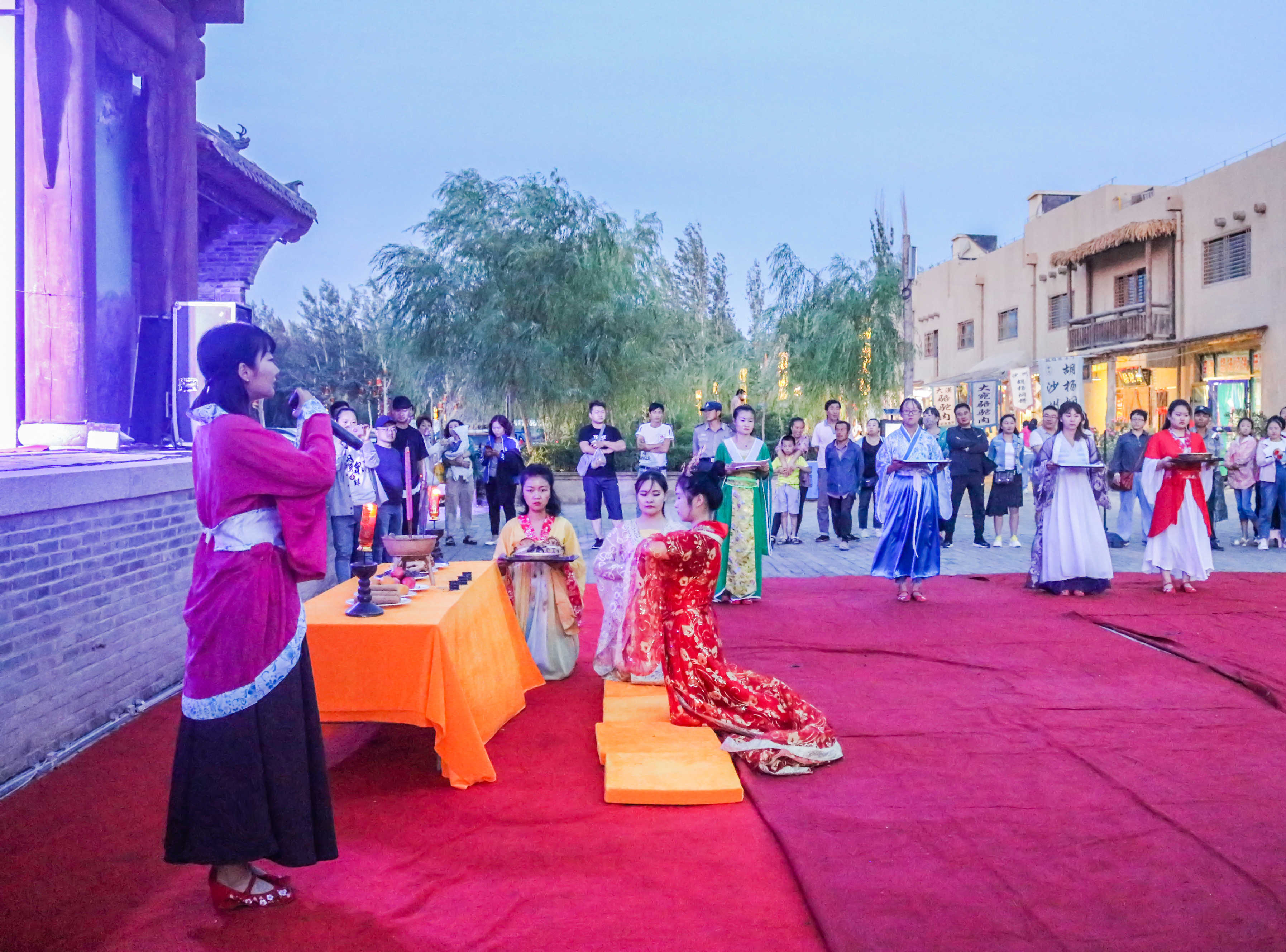 ����ȪС�(zh��n)������Ϧ�ݿ�Ů