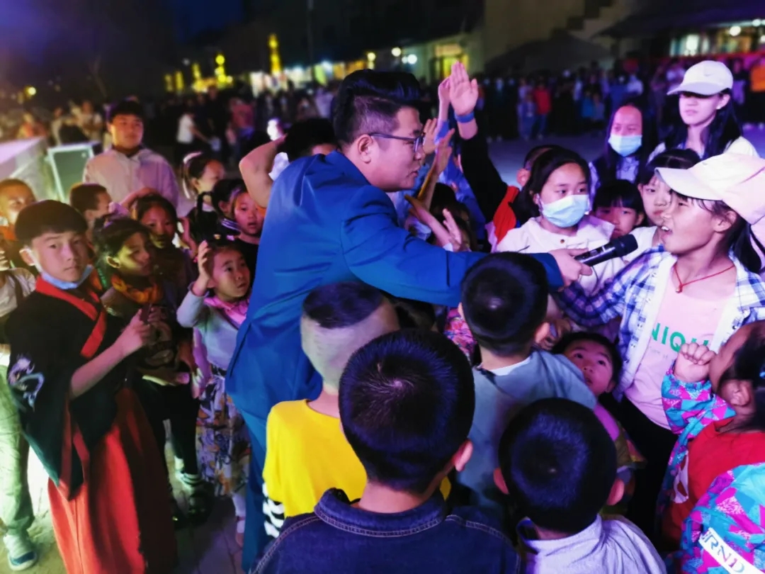 �g����һ������ȪС�(zh��n)��Ӷ� �gЦ�Z����[